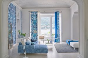 designersguild_raumgestaltung-farben-blau-Vorhang-tapete