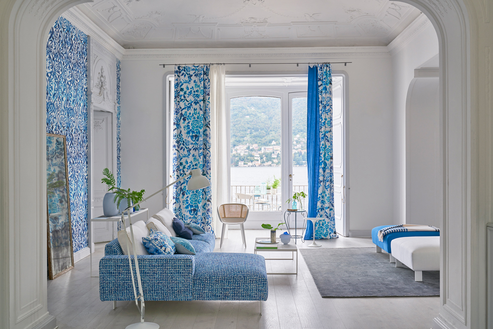 designersguild_raumgestaltung-farben-blau-Vorhang-tapete